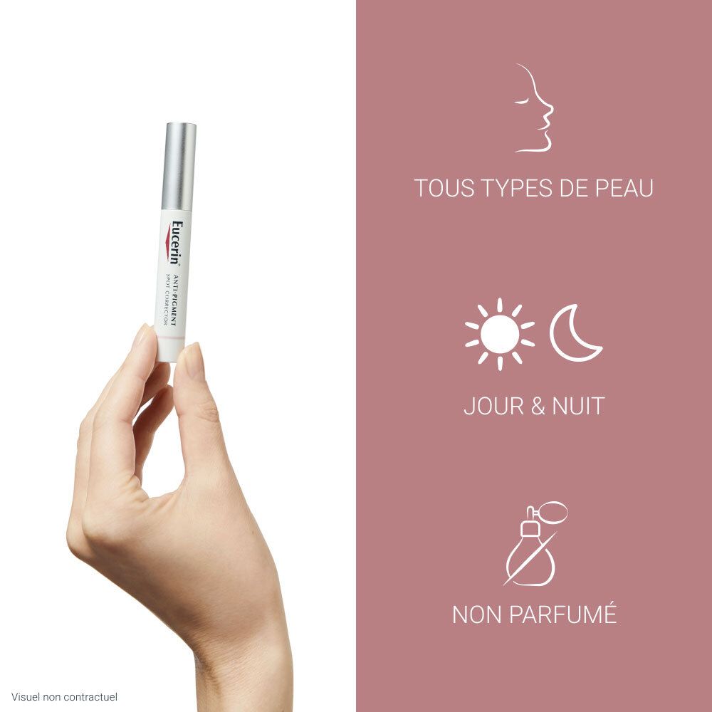 Main tenant Eucerin® Anti-Pigment correcteur de taches. Format stylo blanc, capuchon argenté. Texte : Tous types de peau, jour & nuit, sans parfum.
