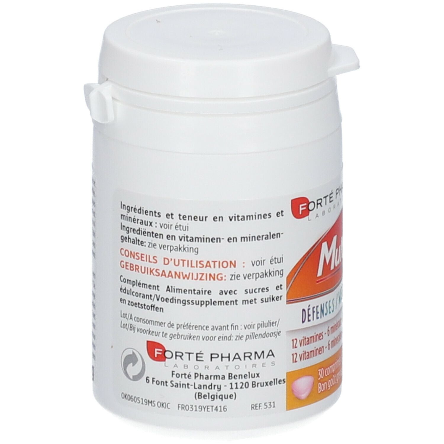 Boîte blanche avec étiquette rouge. Inscription: MultiVit'Kids Défenses. Contient 30 comprimés.