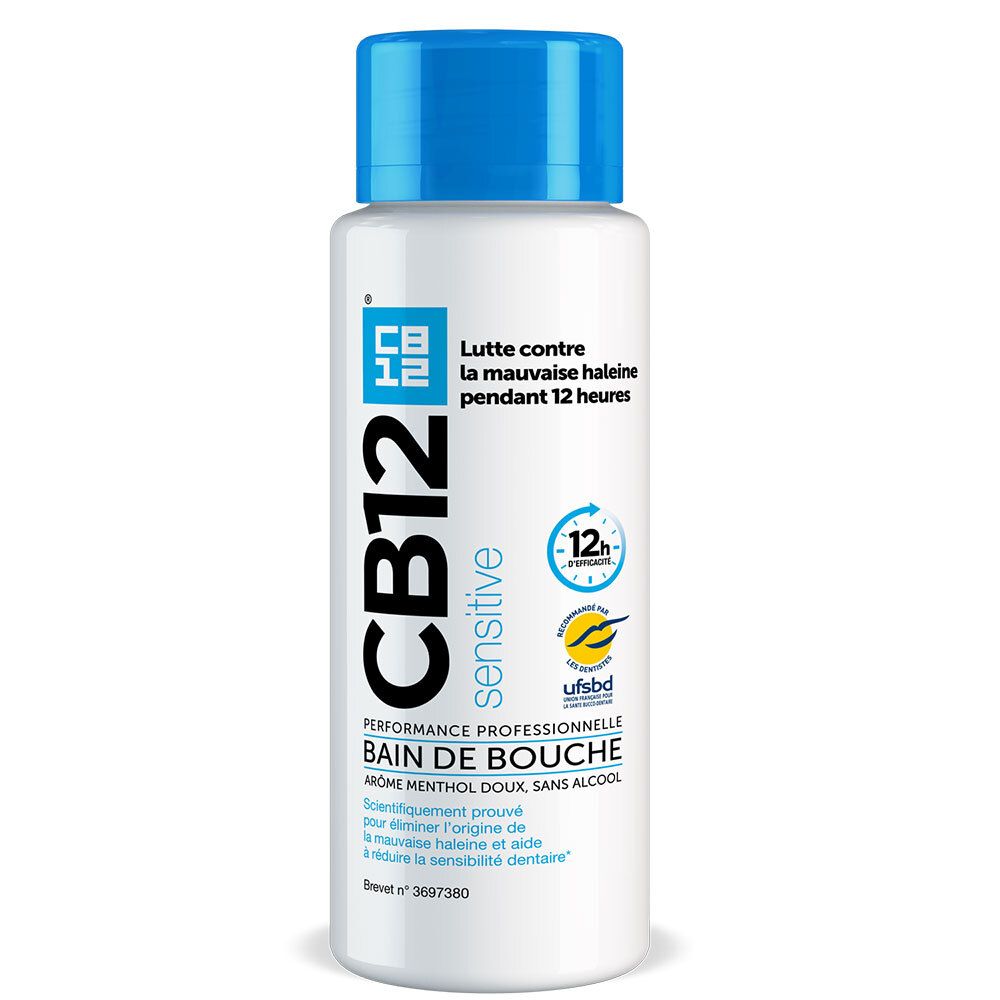 Bain de bouche CB12 Sensitive. Flacon blanc, bouchon bleu. Texte: CB12, sensitive, 12 heures.