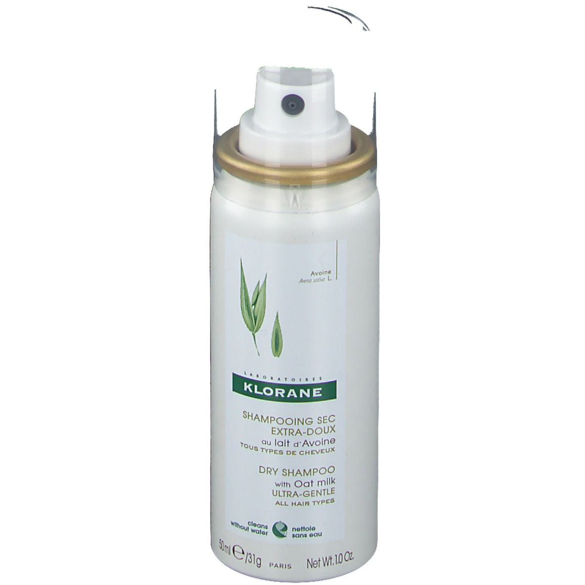 Shampooing sec Klorane à l'avoine. Flacon blanc avec tête de pulvérisation. Logo, nom du produit et feuilles vertes.