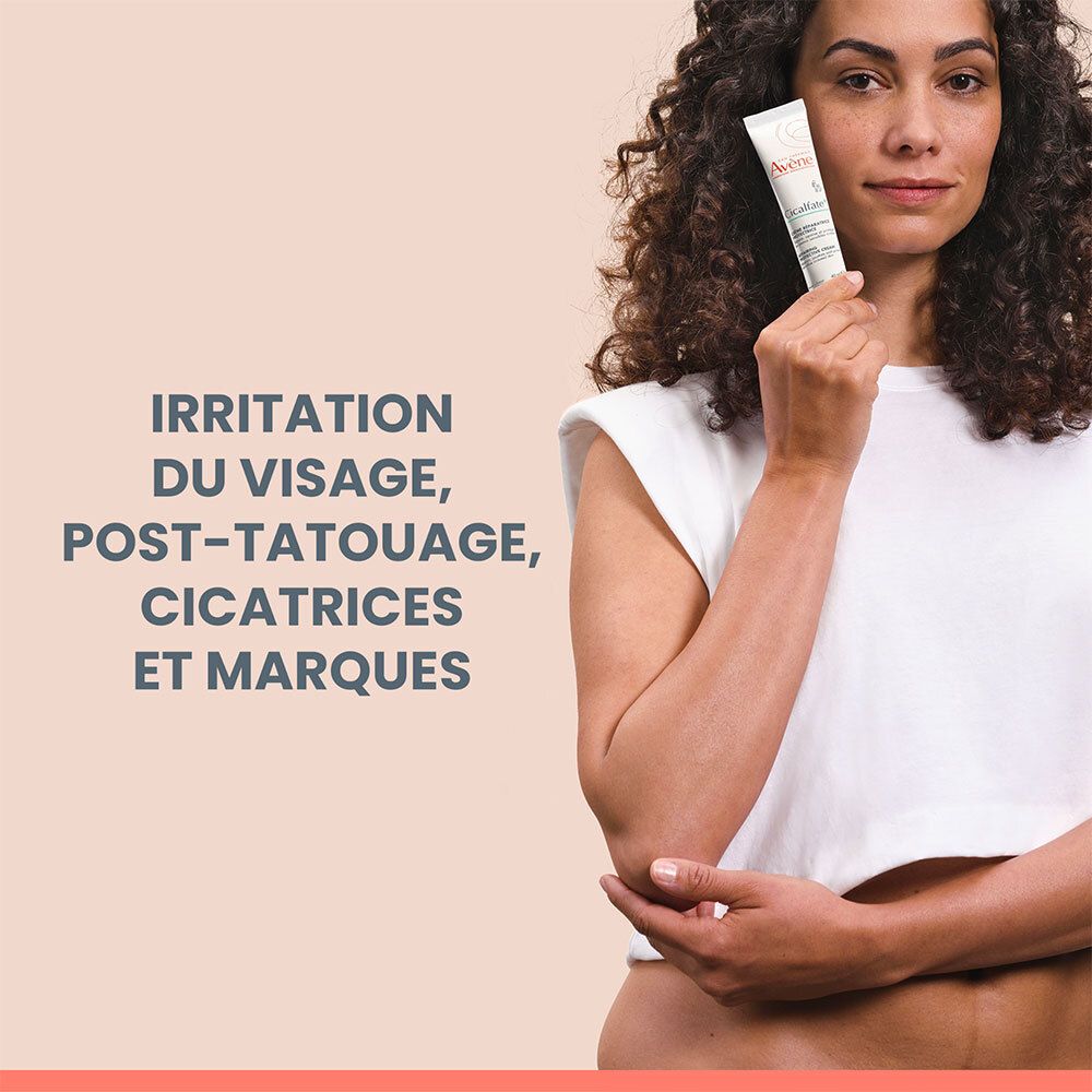 Femme tenant tube "Avène Cicalfate+". Texte: "Irritation du visage..."