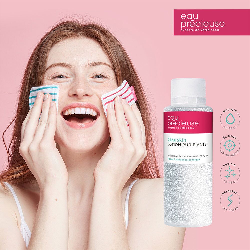 Femme avec lingettes nettoyantes. Flacon avec étiquette rouge: Clearskin Lotion Purifiante. Icônes: nettoyer, éliminer, purifier, resserrer.
