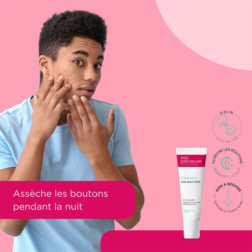 Junge berührt sein Gesicht. Rechts: Tube Eau Précieuse Clearskin SOS Boutons. Text: Assèche les boutons pendant la nuit.