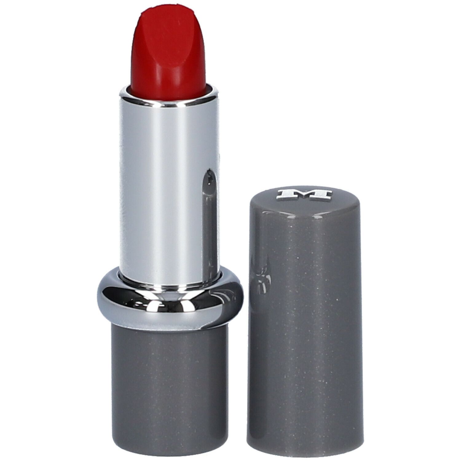 Rouge à lèvres rouge, étui argenté avec capuchon gris. Capuchon à côté. Haut du rouge à lèvres visible.