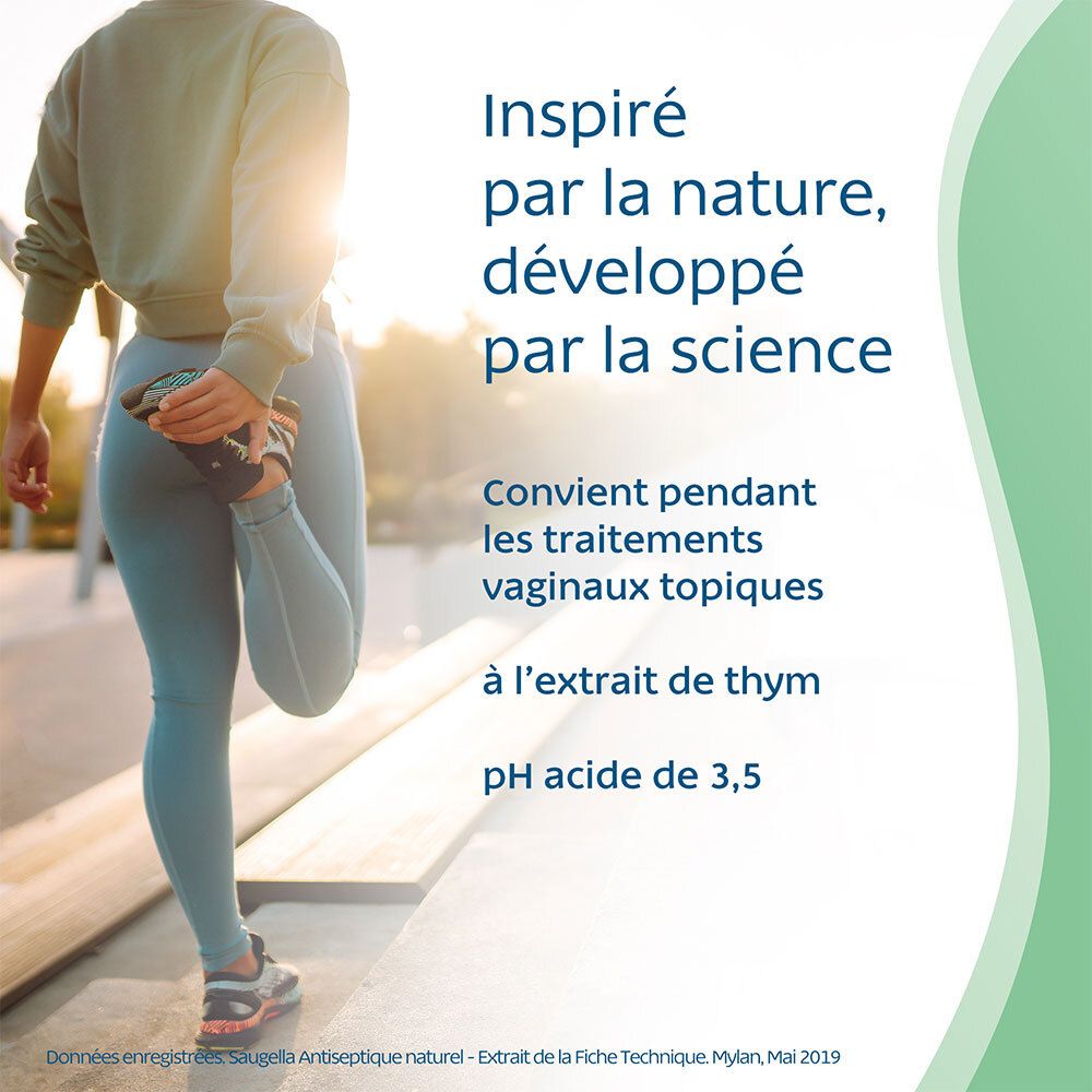 Frau dehnt sich. Text: pH acide de 3,5. Flasche Saugella. Hintergrund: Natur und Sport. Text: à l'extrait de thym.