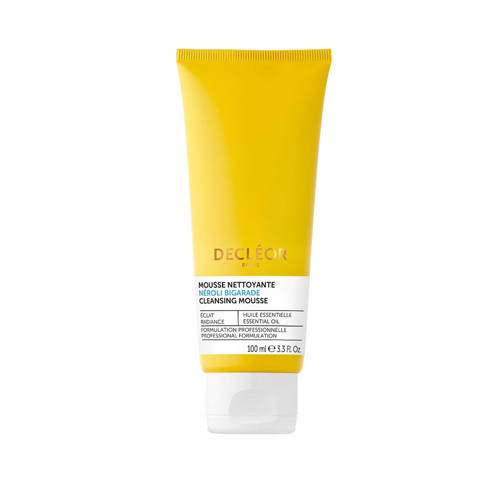 Tube jaune avec bouchon blanc. Inscription: Decléor, Mousse Nettoyante, Cleansing Mousse.