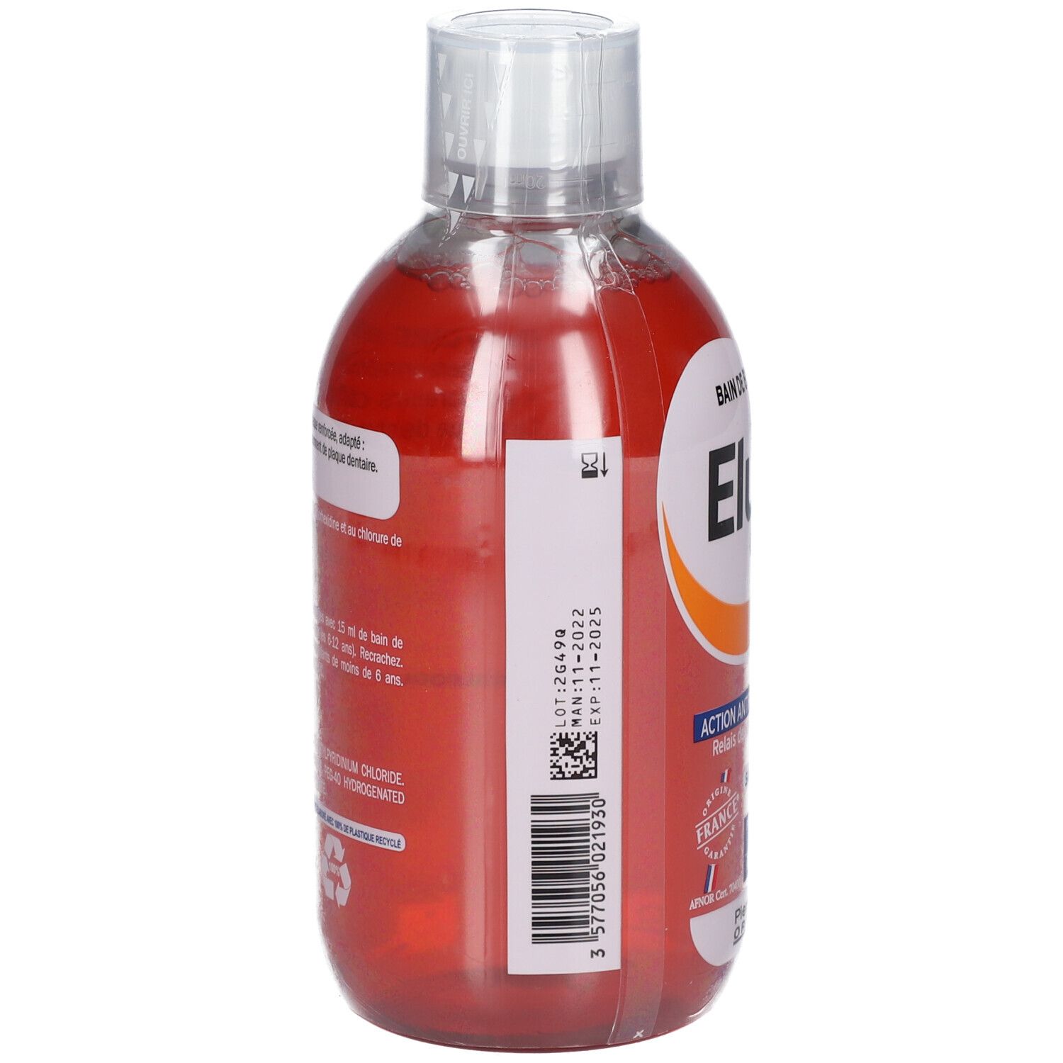 Flacon de bain de bouche rouge, vue latérale. Étiquette avec informations, code-barres et date de péremption. Bouchon transparent.