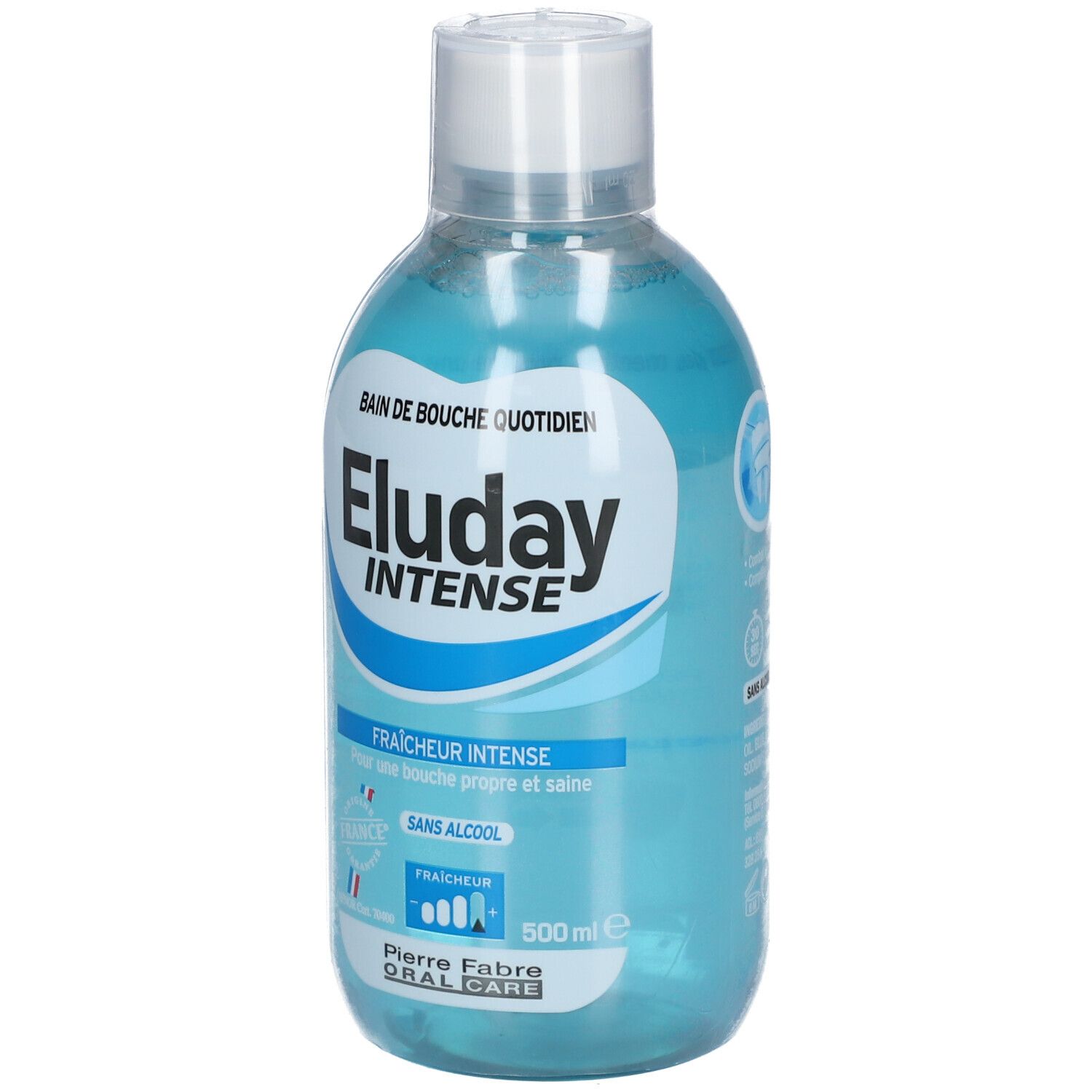 Flacon de bain de bouche bleu, bouchon blanc. Inscription: Eluday Intense, Bain de Bouche Quotidien, Sans Alcool.
