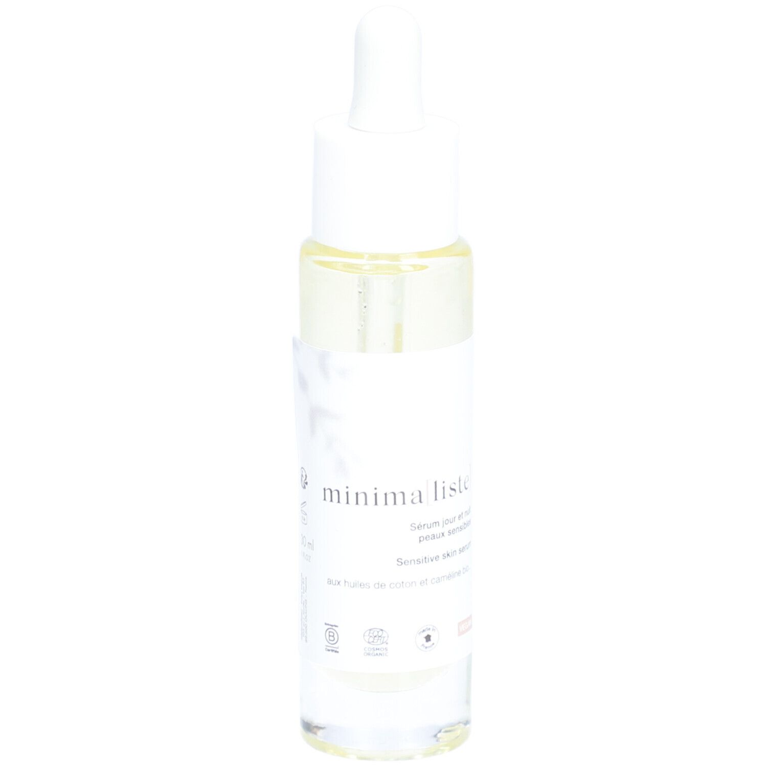 Sérum clair en flacon de verre avec pipette. Inscription : minimaliste. Pour peaux sensibles.