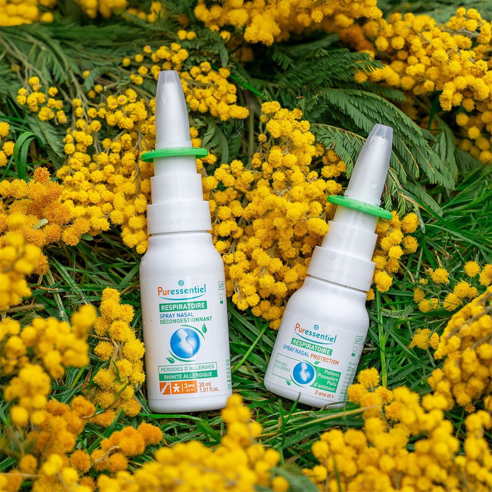 Deux sprays nasaux sur fleurs jaunes. Inscription: Puressentiel RESPIRATOIRE. Allergie.