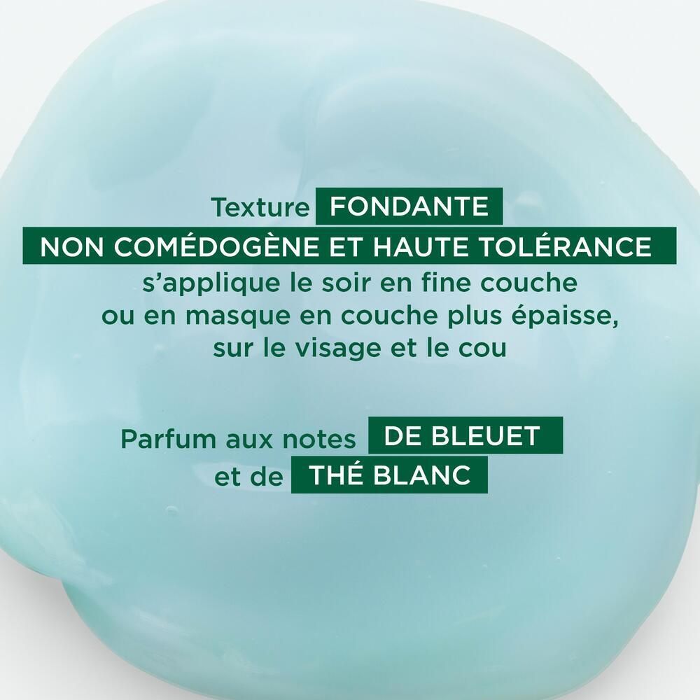 Hellblaue Creme-Textur. Text: Non comédogène et haute tolérance. Parfum de bleuet et de thé blanc.