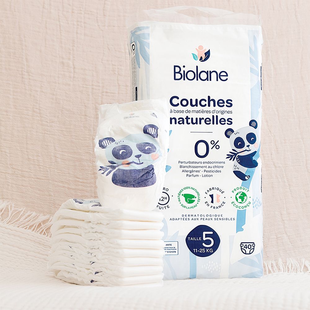 Biolane Bio-Windeln Gr.5, Packung und einzelne Windel. Weiße Windeln mit Panda-Motiv.