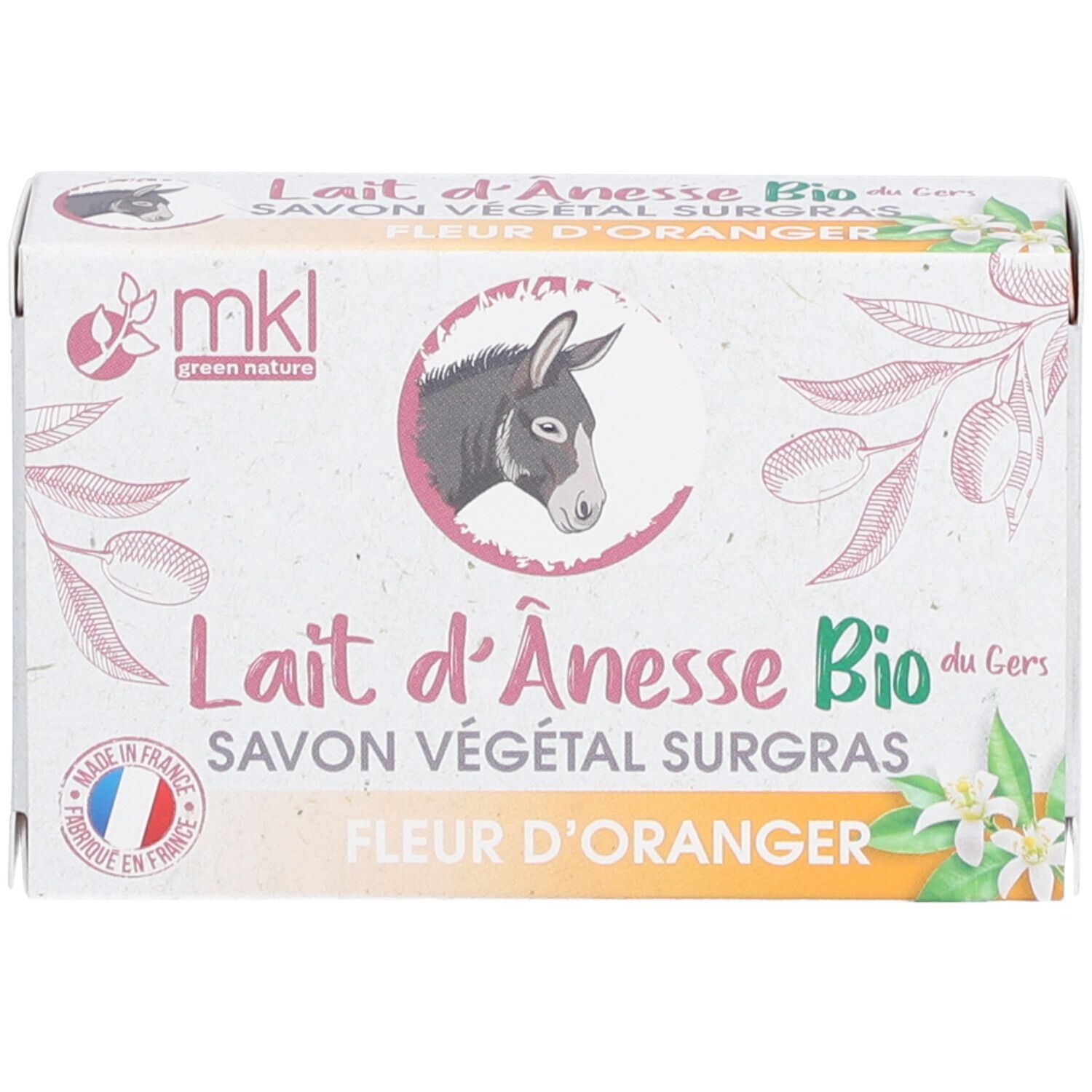 Seifenverpackung mit "Lait d'Ânesse Bio - Fleur d'Oranger". Logo "mkl green nature", französischer Flagge. Abbildung von Olivenzweigen.