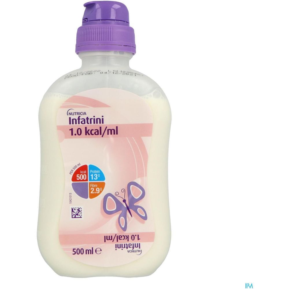 Biberon de nutrition infantile médicale avec bouchon violet et étiquette rose. Contient des informations nutritionnelles et un papillon. 500 ml.