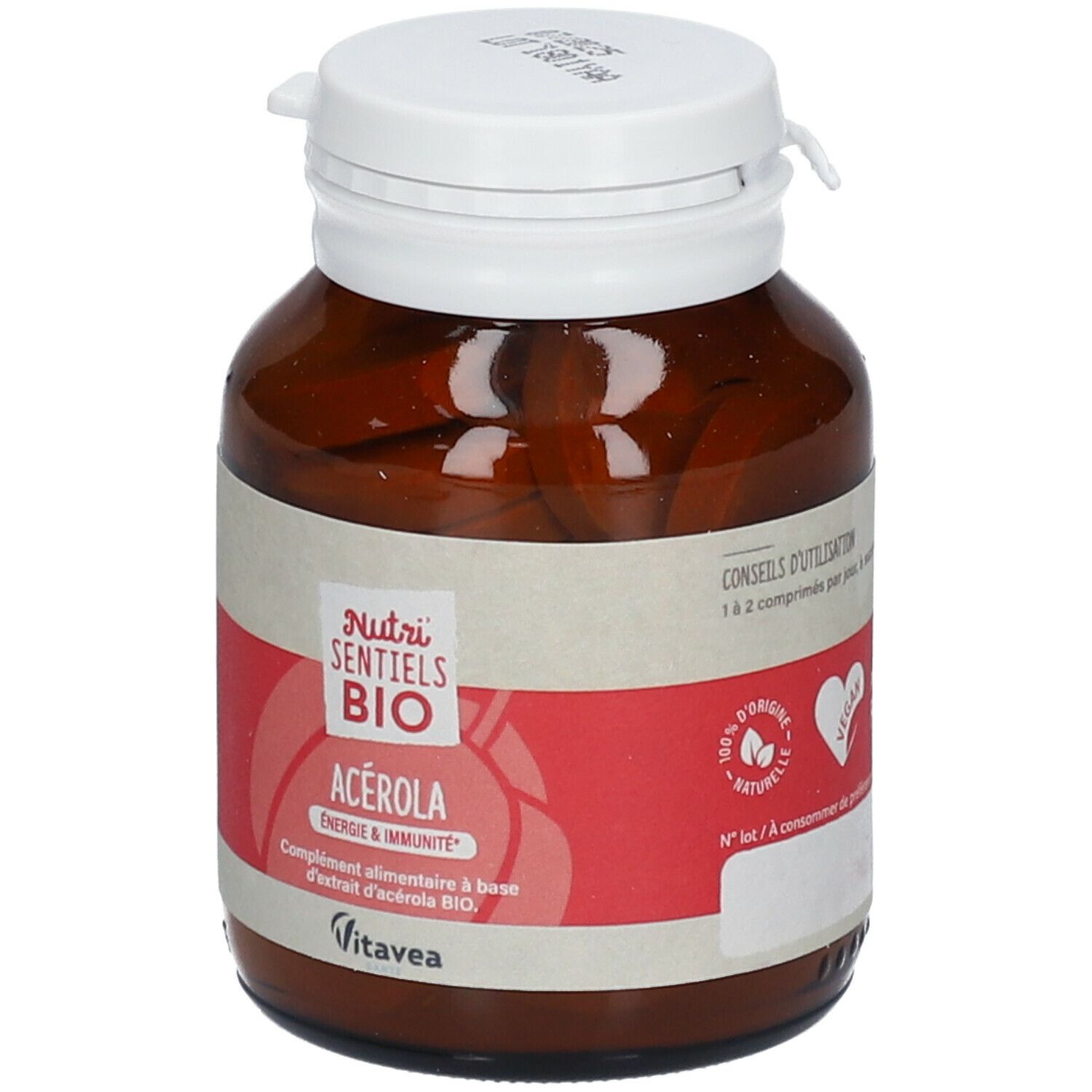 Flacon en verre brun avec bouchon blanc. Étiquette rouge avec texte: Nutri Sentiels BIO Acérola Énergie & Immunité. Logo Vitavea.