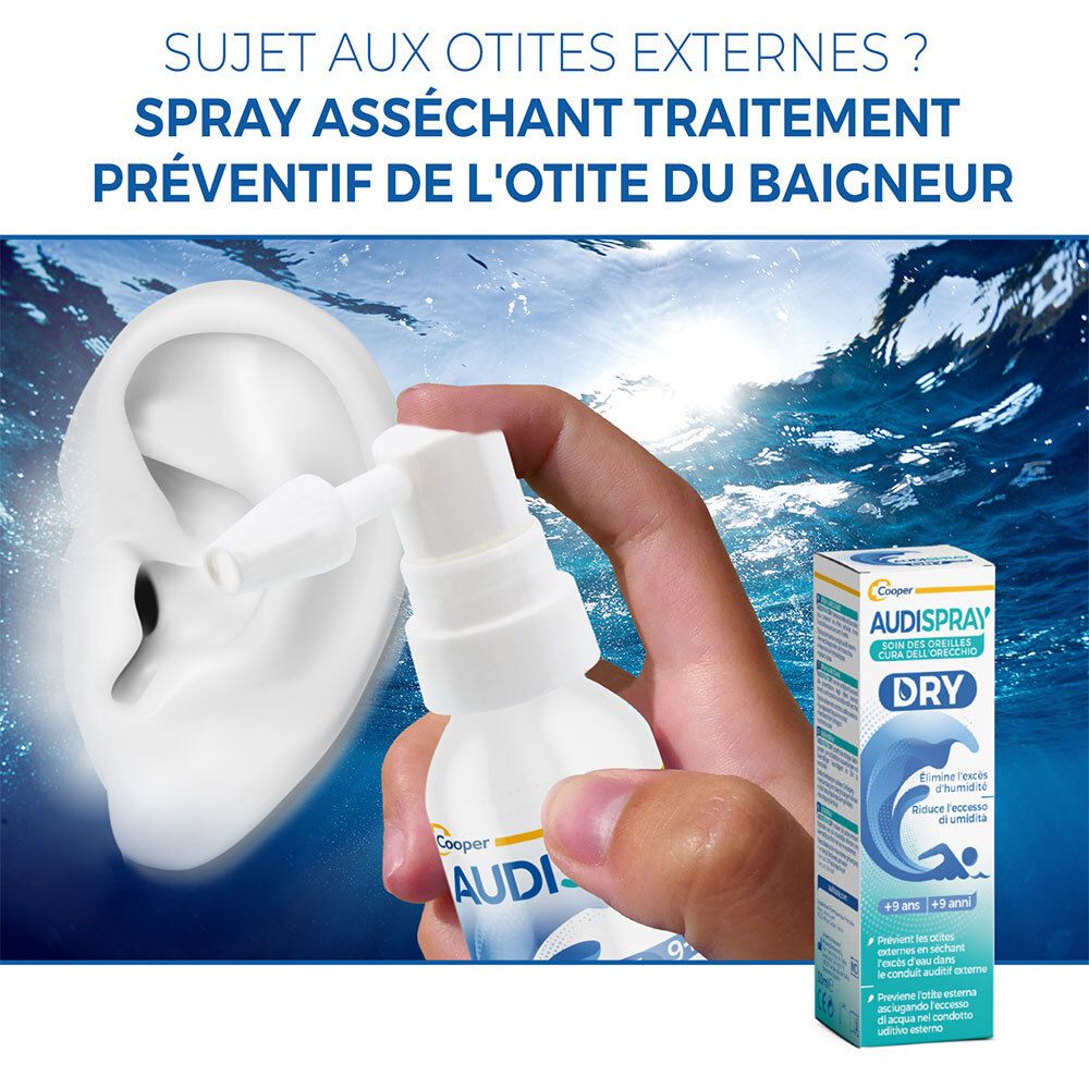 Personne vaporisant AUDISPRAY DRY dans une oreille. Produit et emballage visibles. +9 ans.