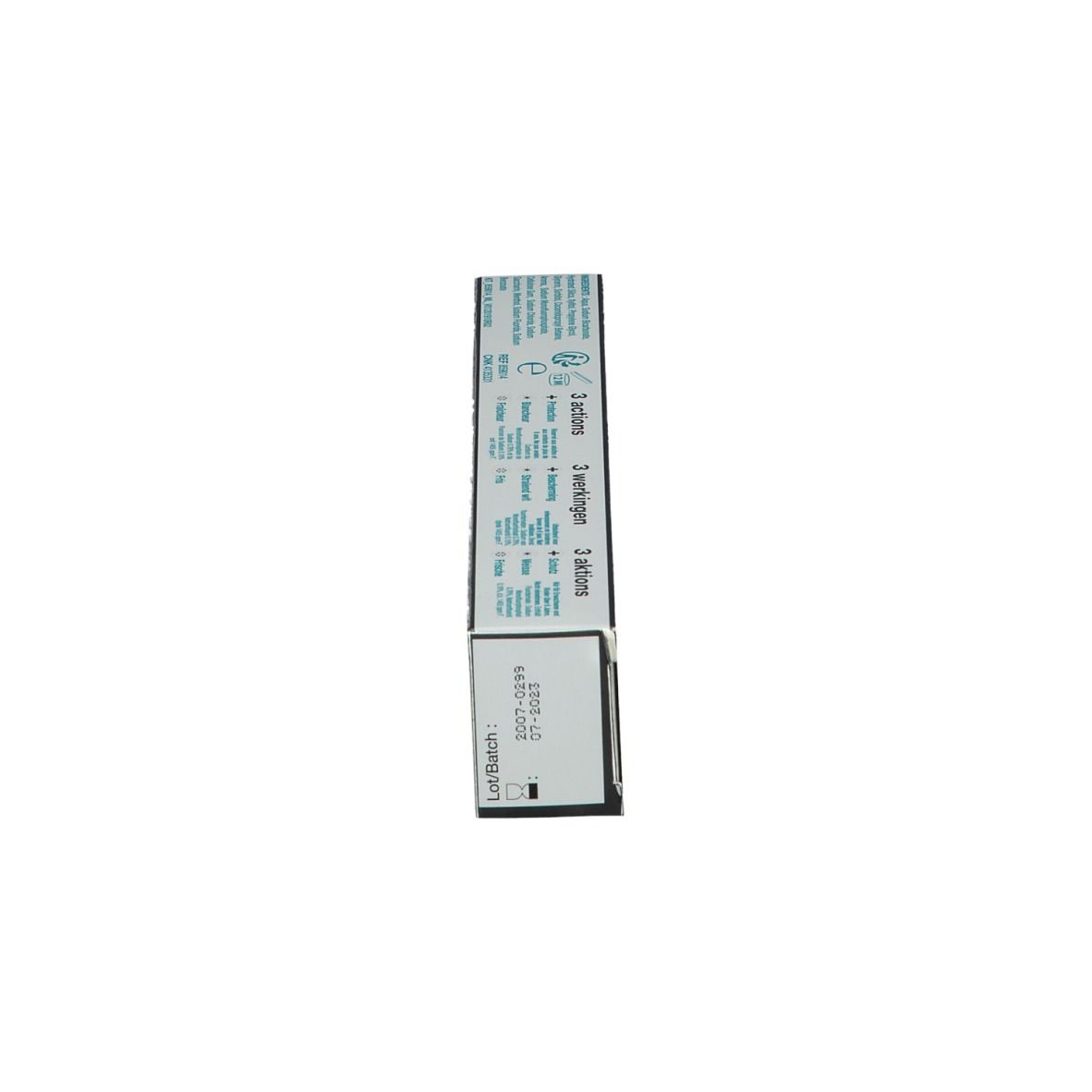 Schachtel, Seitenansicht. Text in mehreren Sprachen. Barcode und Chargennummer.