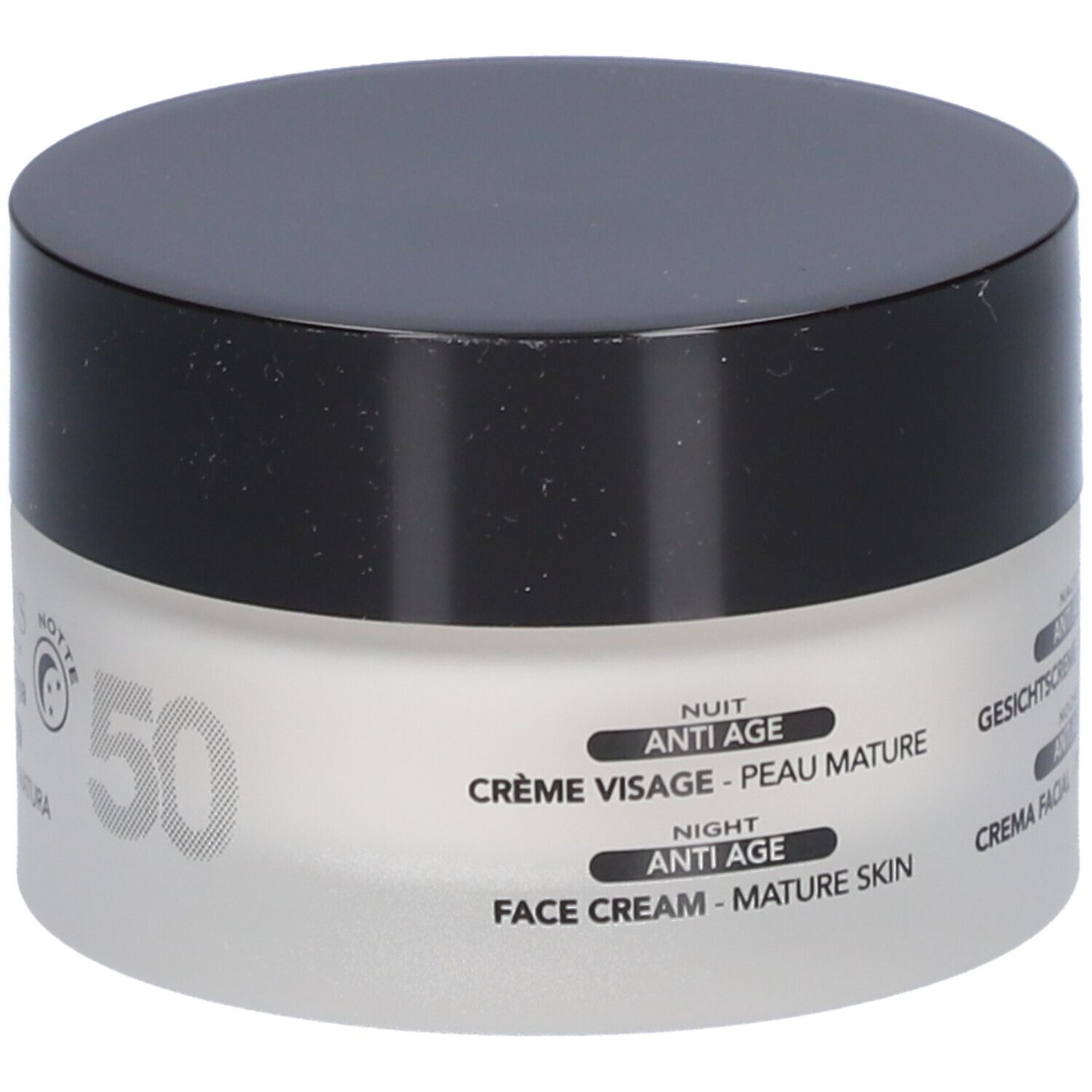 Crèmepot met zwarte deksel. Opschrift: Anti-Age, Crème Visage - Peau Mature, Face Cream - Mature Skin. Op de pot staat 50.