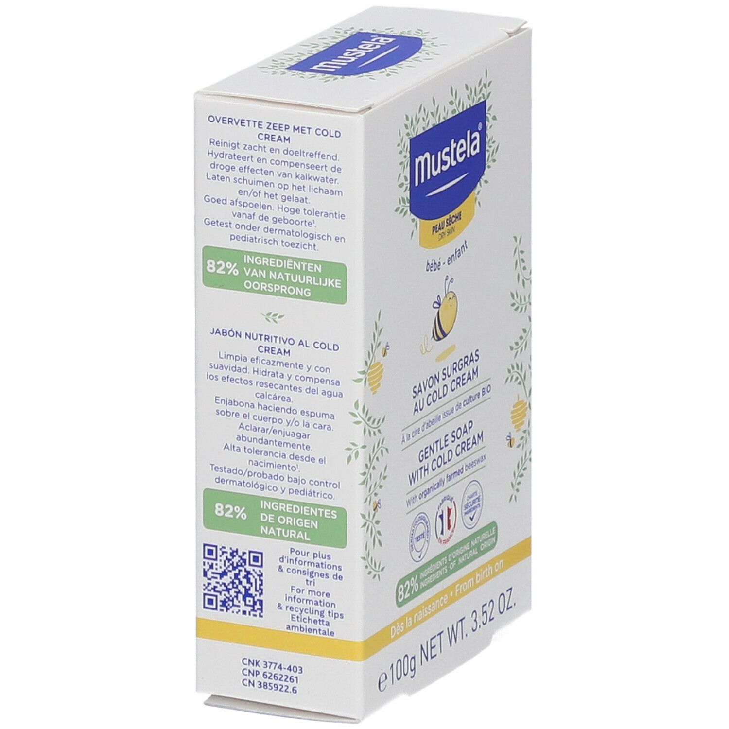 Karton mit Seife. Aufschrift: Mustela, Peau Seche, bébé-enfant, Savon surgras au Cold Cream. 82% Inhaltsstoffe natürlichen Ursprungs.