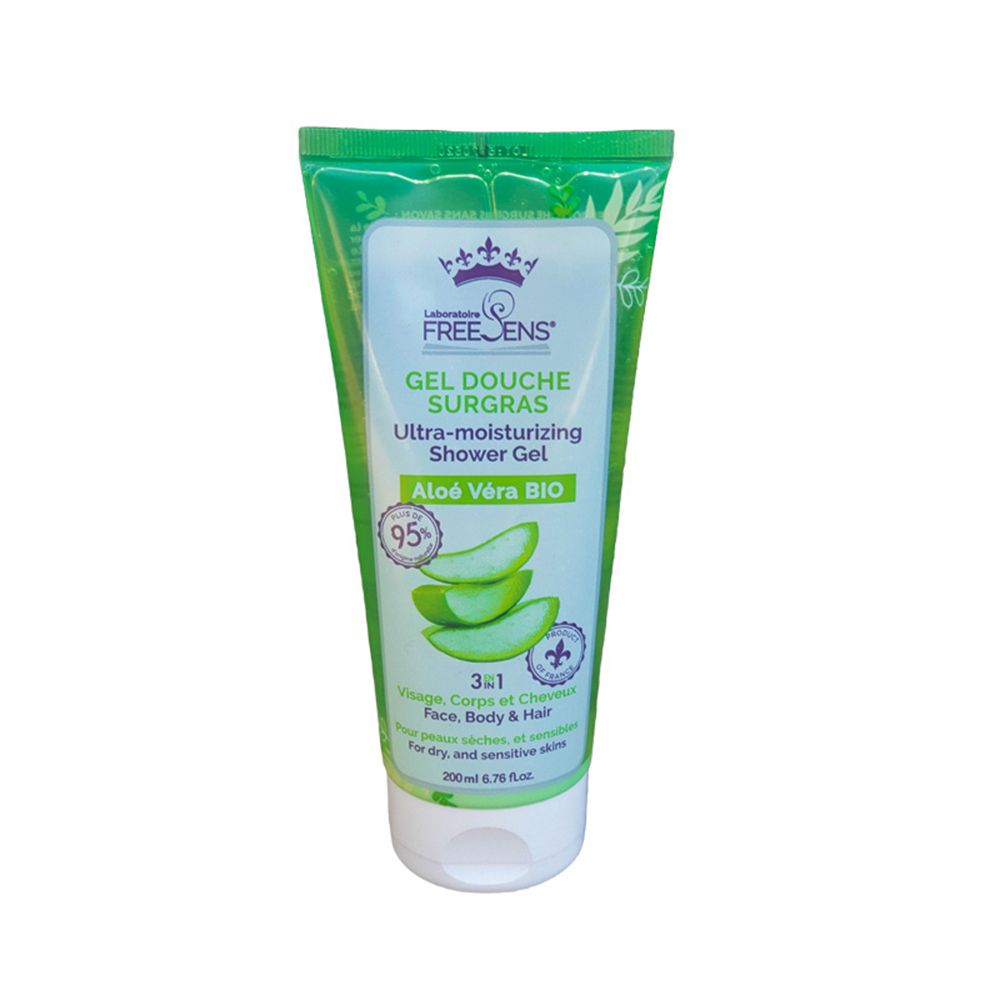 Tube vert. Texte: Gel douche surgras 3 en 1, Aloé Véra bio. Contient 95% d'ingrédients d'origine naturelle. Logo de la marque et illustration.
