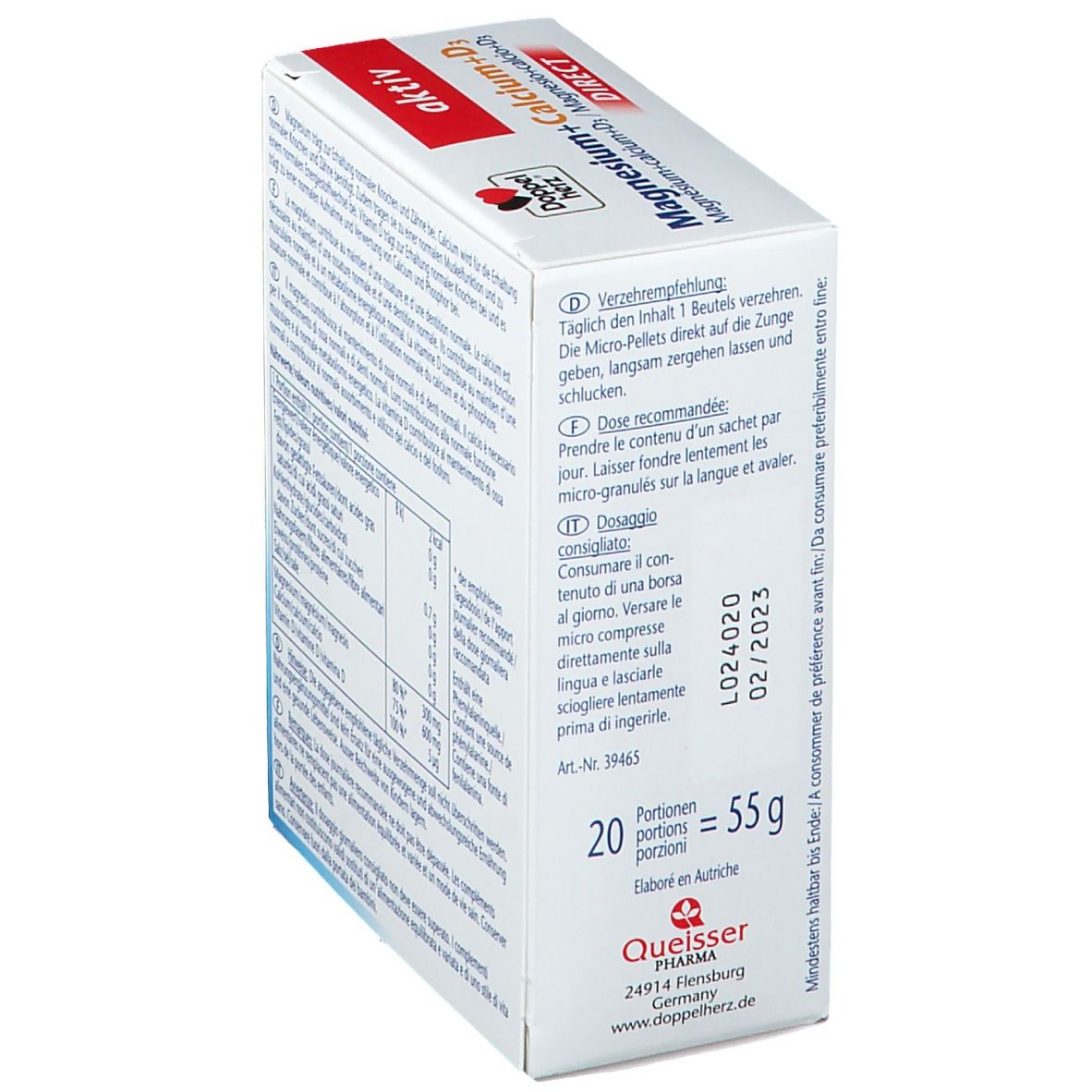 Vue en biais de l'emballage en carton blanc Doppelherz Aktiv Magnesium + Calcium + D3 DIRECT. Texte avec recommandation de dosage.