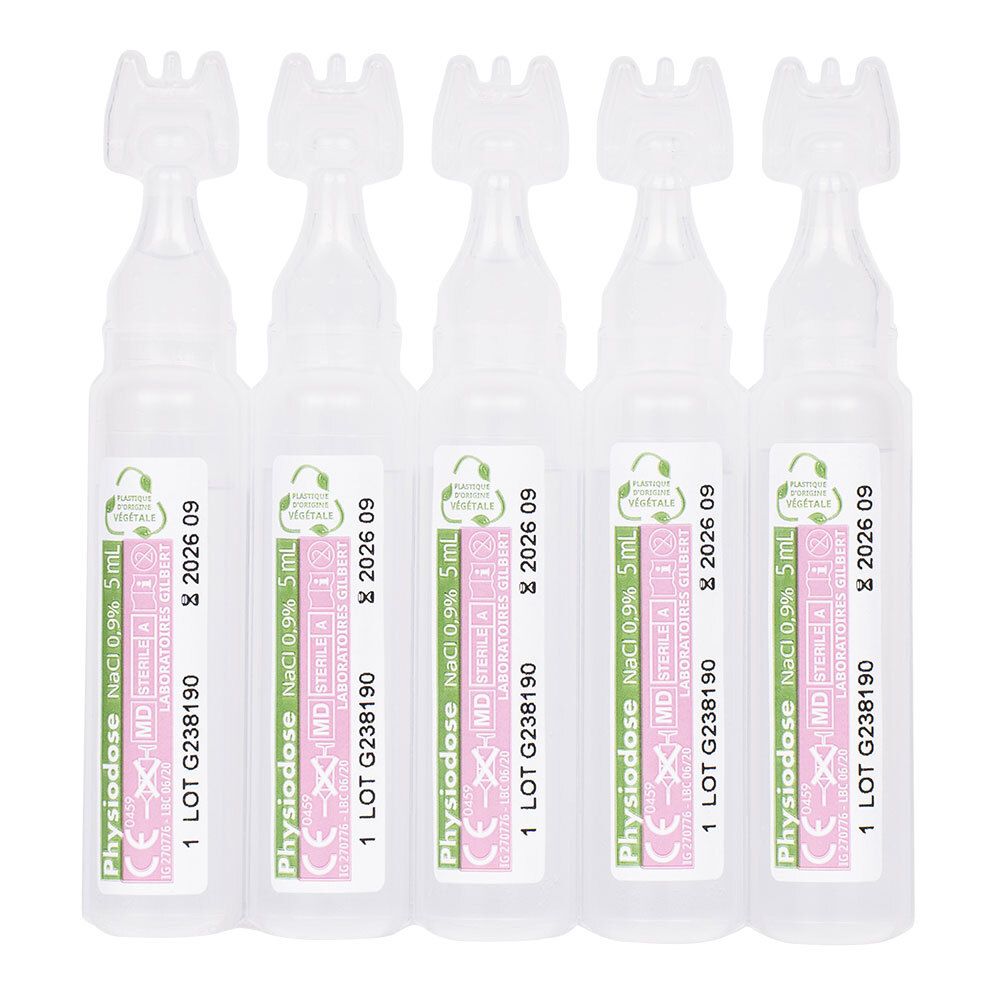 Cinq unidoses Physiodose. Récipients clairs remplis de liquide avec étiquettes roses.