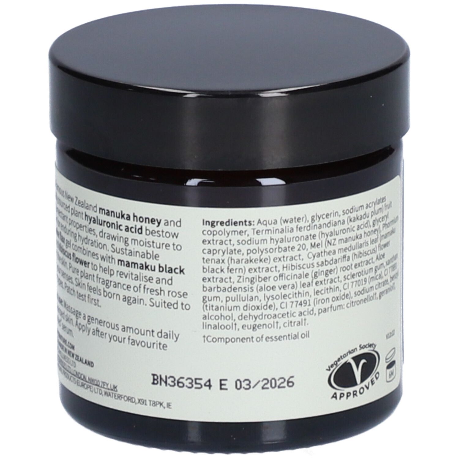 Dunkles Glas mit schwarzem Deckel. Aufschrift: Antipodes Baptise H2O Ultra-Hydrating Water Gel. Inhaltsstoffe, Zertifizierung und Haltbarkeit.