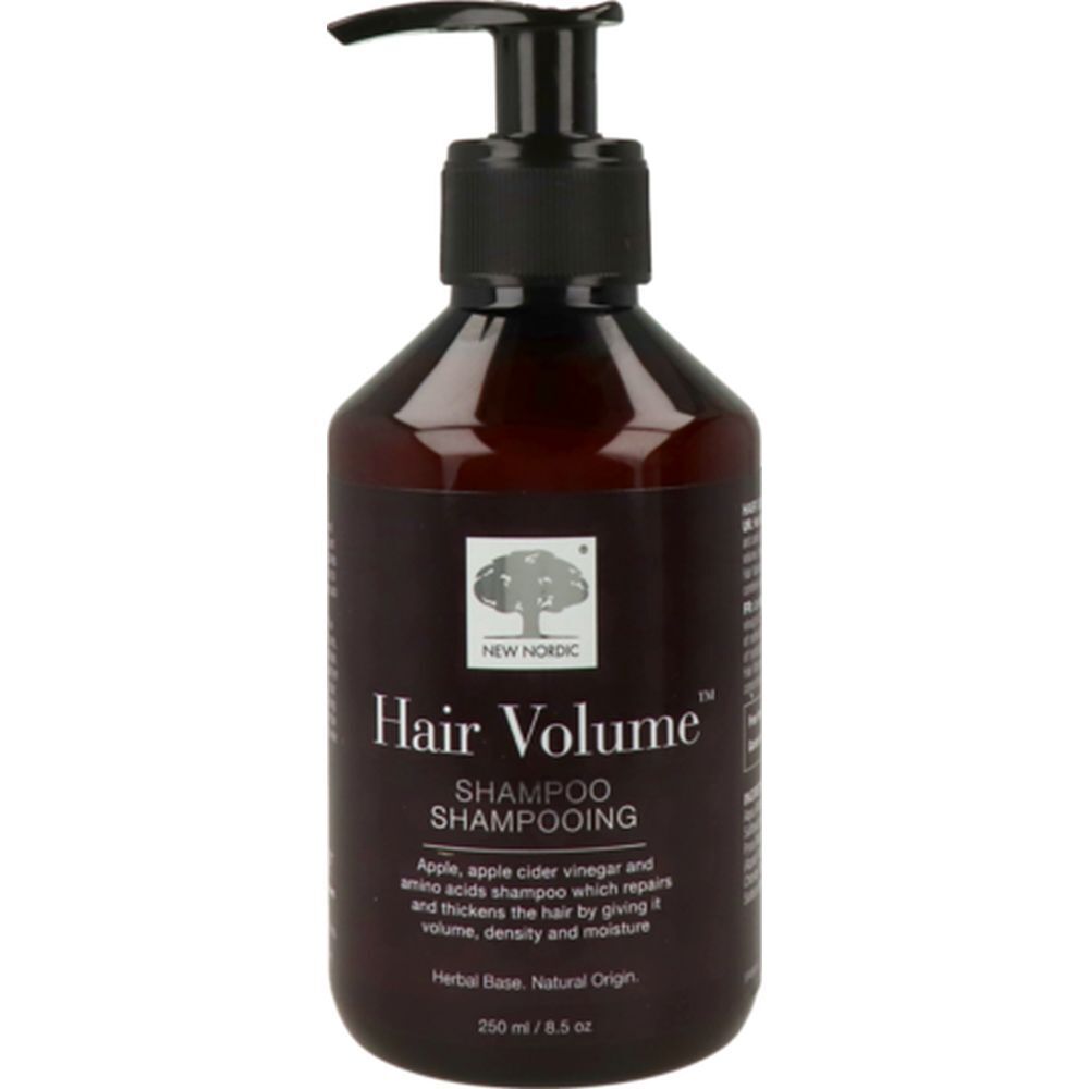 Bruine fles met zwarte pomp. Opschrift: Hair Volume Shampooing. Bevat appel, appelazijn en aminozuren. 250 ml.