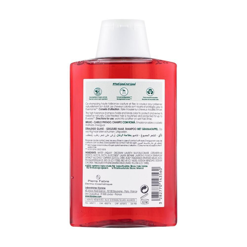 Dos du flacon de shampooing rouge. Informations textuelles et ingrédients. Symbole de recyclage.