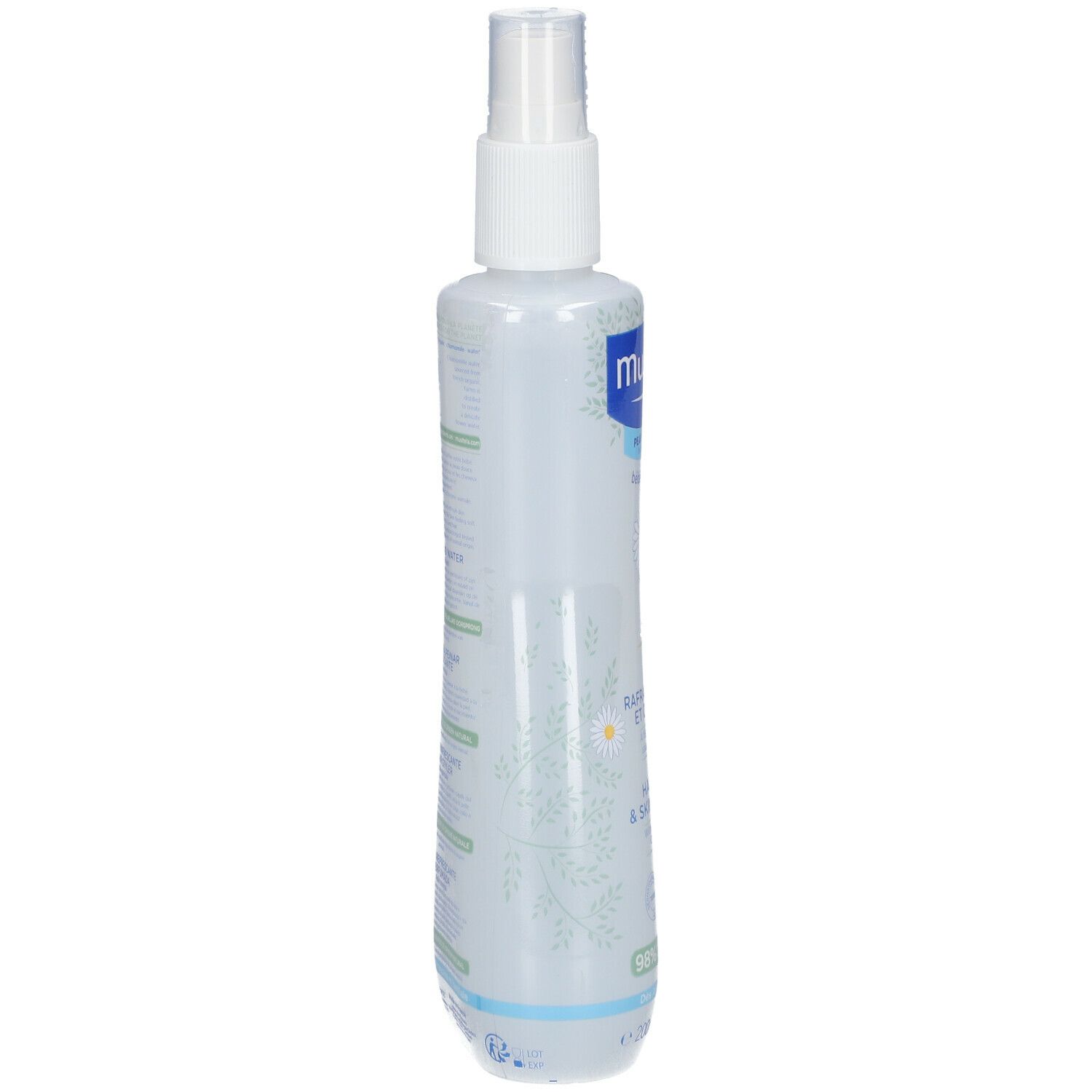Mustela Erfrischendes Stylingwasser, Seitenansicht. Transparente Flasche mit Text. Aufschrift: Eau Rafraîchissante et Coiffante, Hair Styler & Skin Freshener.