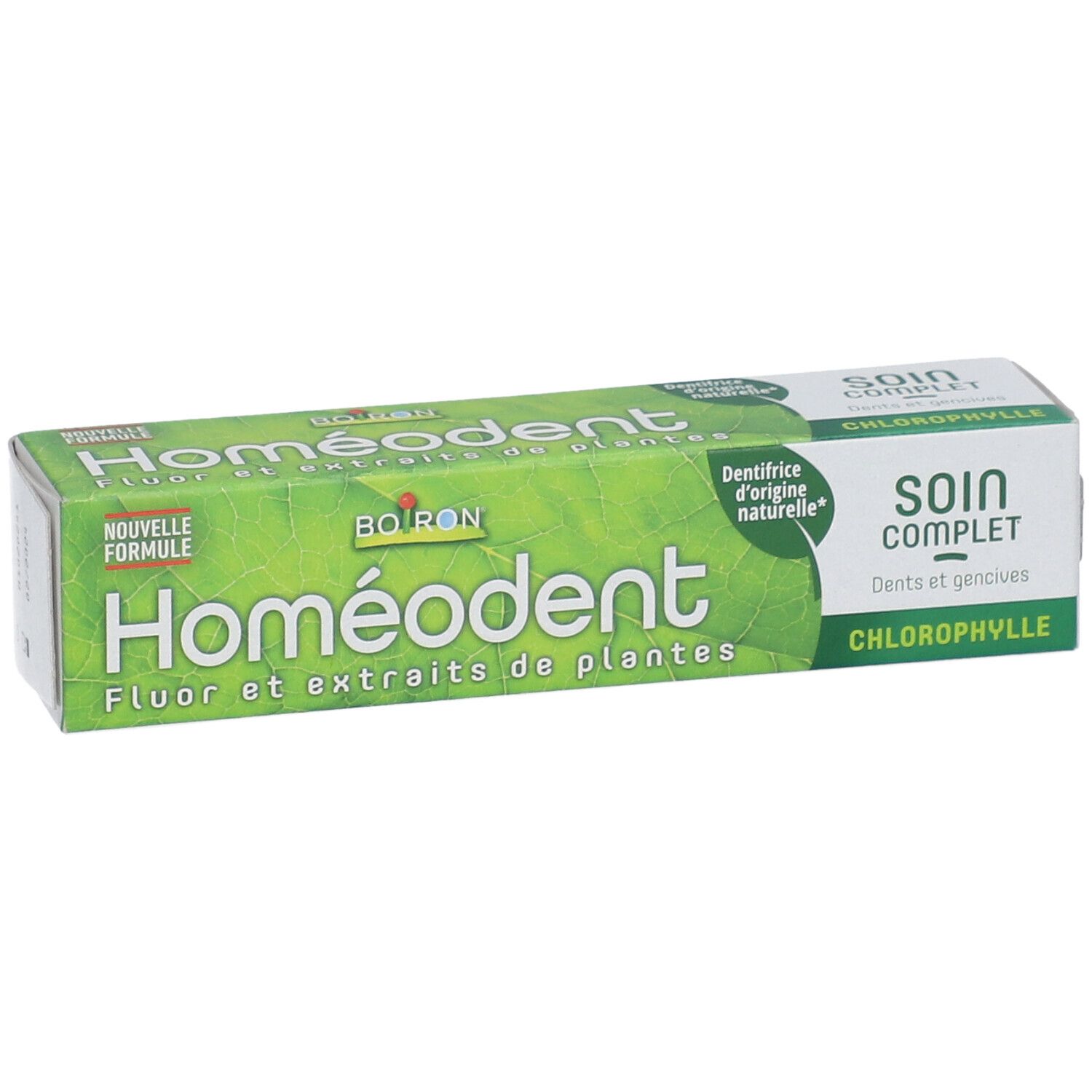 Emballage vert avec nom du produit et texte. Contient du fluor et des extraits de plantes. "Soin Complet" et "Chlorophylle" sont également visibles.