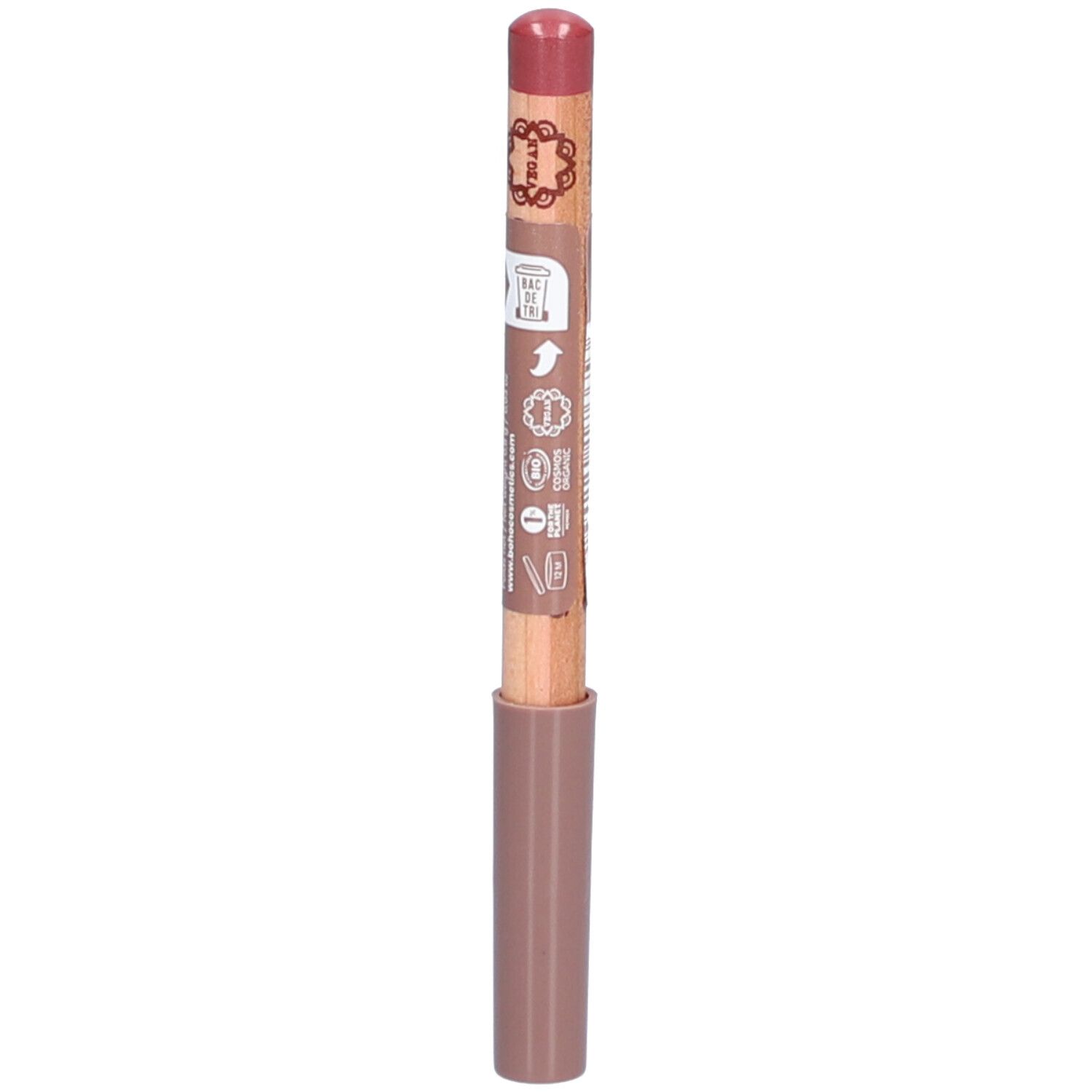 Crayon à lèvres en forme de bâton. Corps en bois avec extrémité rose et manchon. Inscriptions sur le corps.