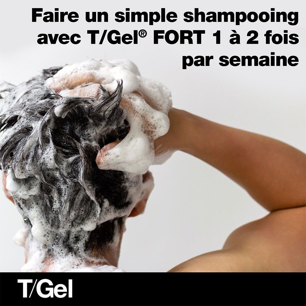 Personne se lave les cheveux avec de la mousse. Texte : Faire un simple shampooing avec T/Gel Fort.