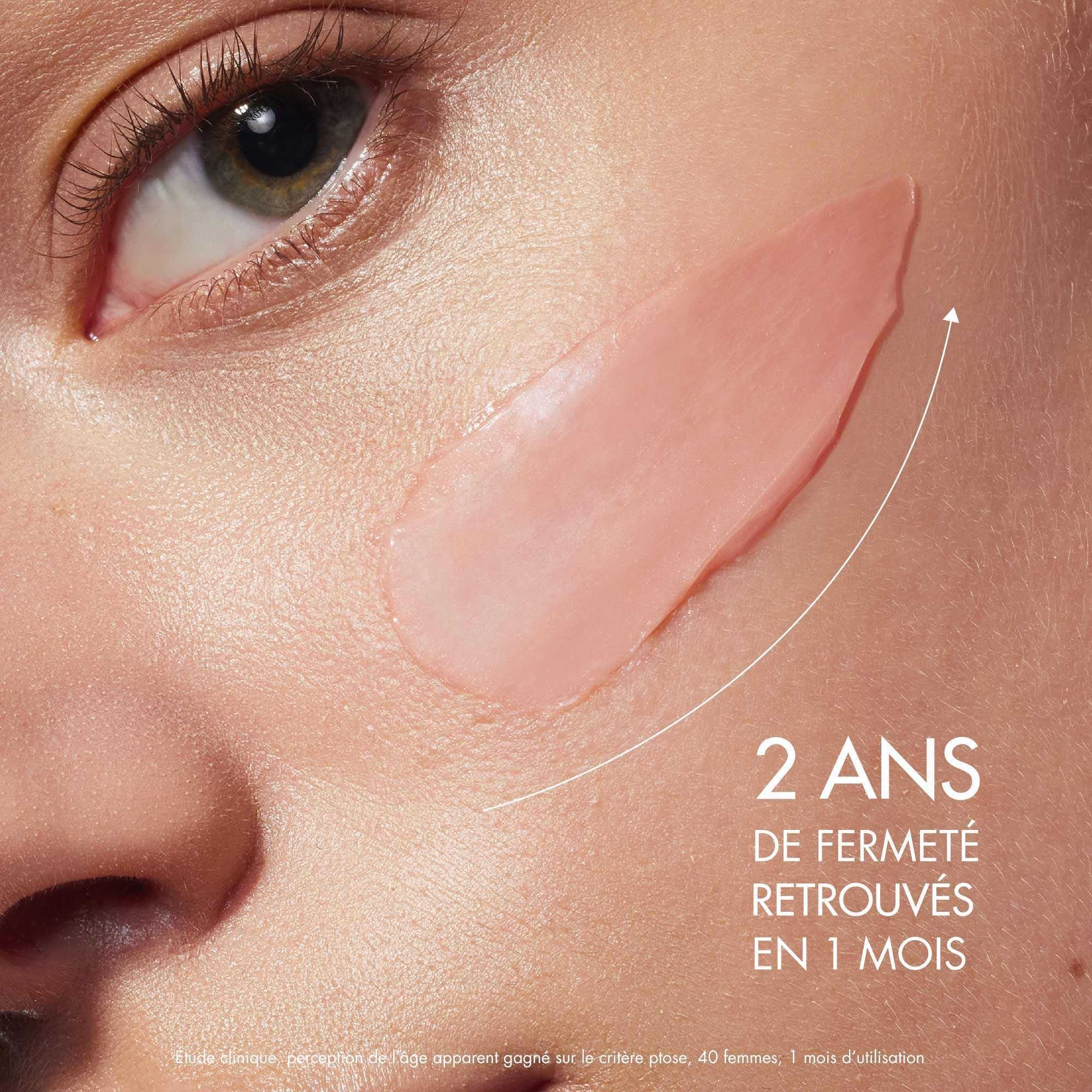 Haut mit rosa Creme. Text: 2 ANS DE FERMETÉ RETROUVÉS EN 1 MOIS.