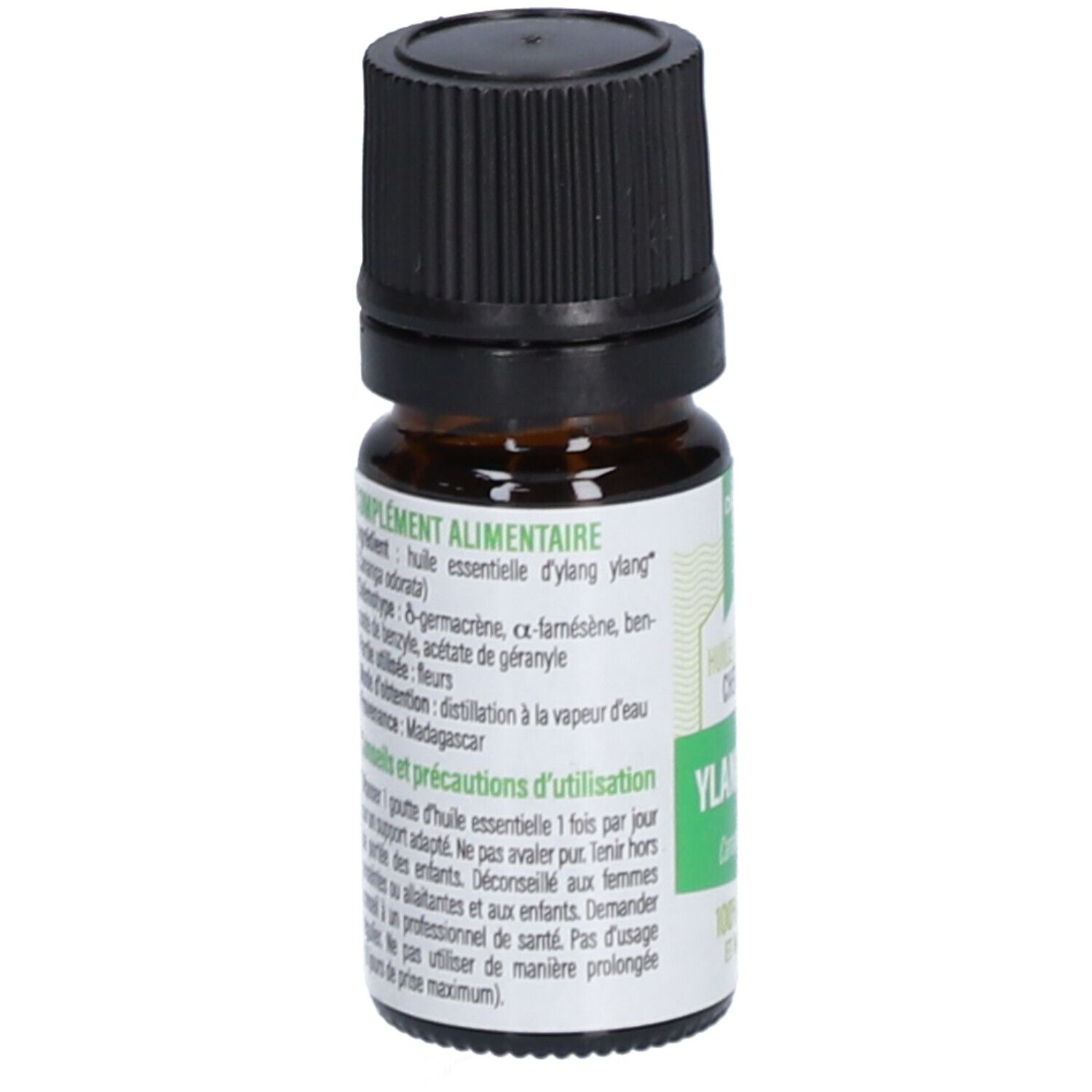 Flacon en verre brun avec bouchon noir. Étiquette avec texte: Ylang Ylang, DAYANG, 100% pur et naturel. Label bio.