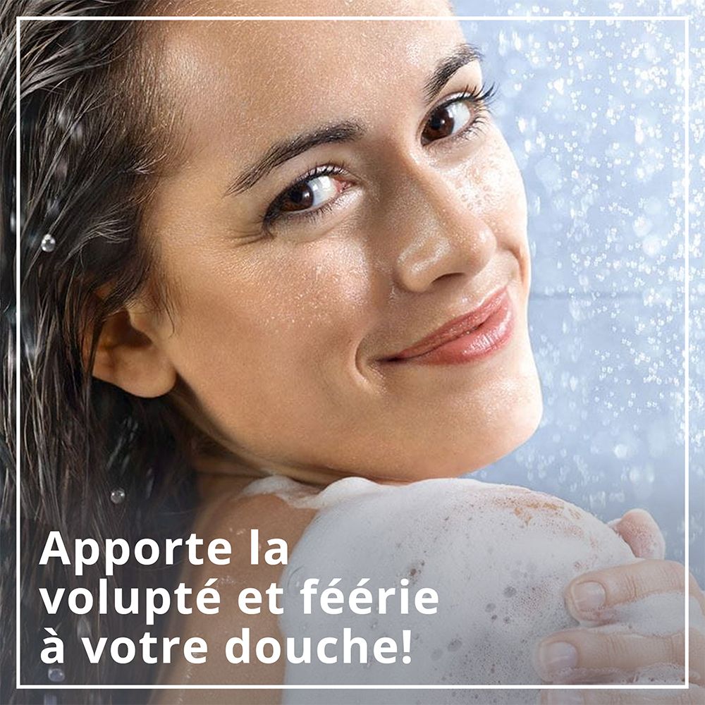 Frau unter der Dusche. Schaum auf der Haut. Text: Apporte la volupté et féerie à votre douche!