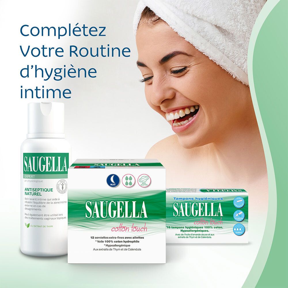 Produits SAUGELLA: lotion intime, serviettes et tampons. Femme souriante avec une serviette.
