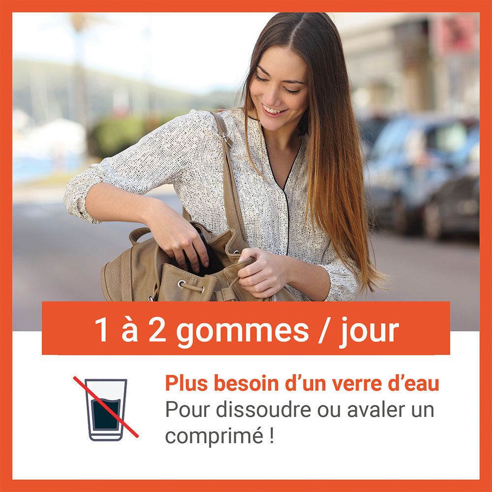 Femme sortant quelque chose d'un sac. Texte: 1 à 2 gommes par jour. Plus besoin d'un verre d'eau.