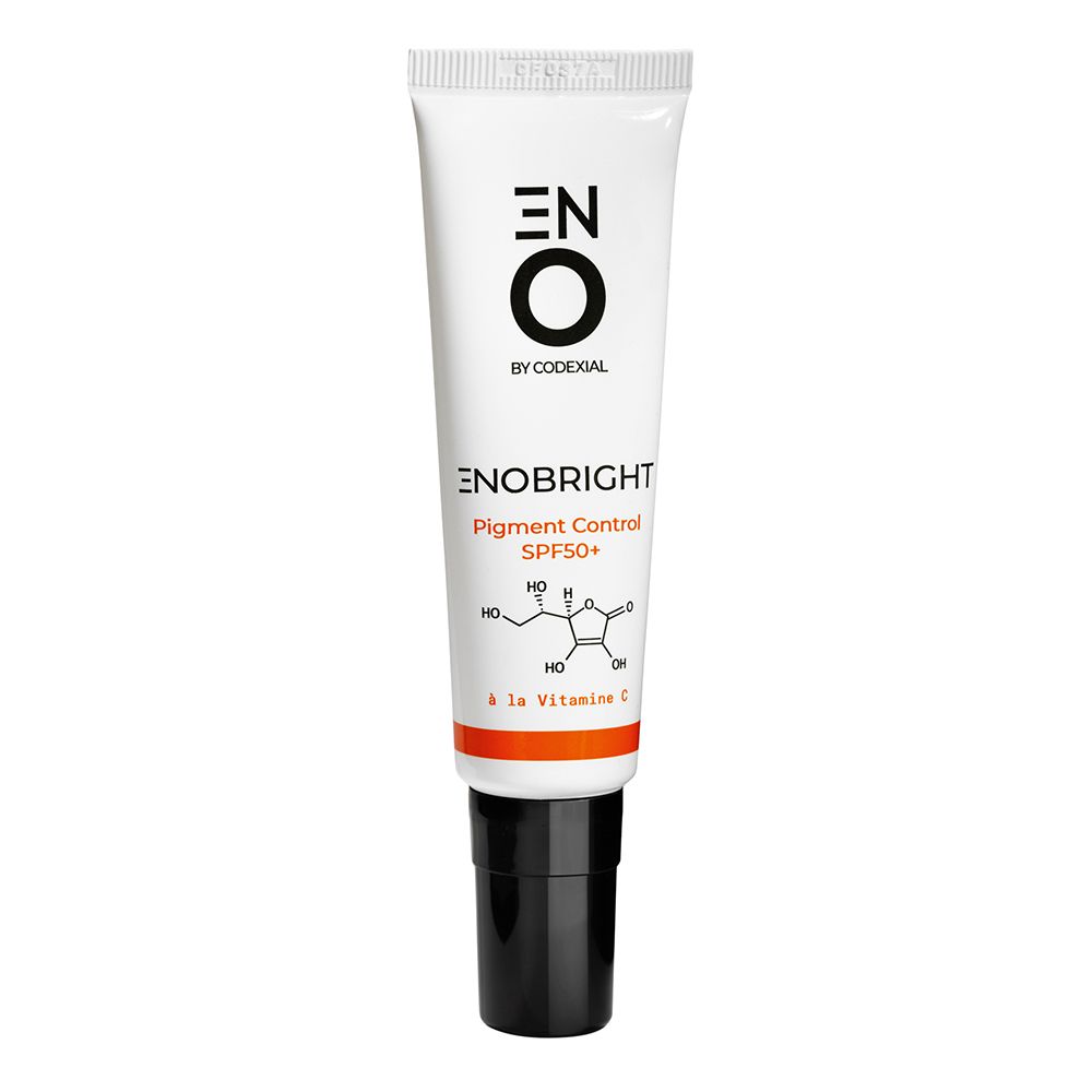 Tube blanche avec bouchon noir. Inscription: ENO, ENOBRIGHT Pigment Control SPF50+. Avec vitamine C.