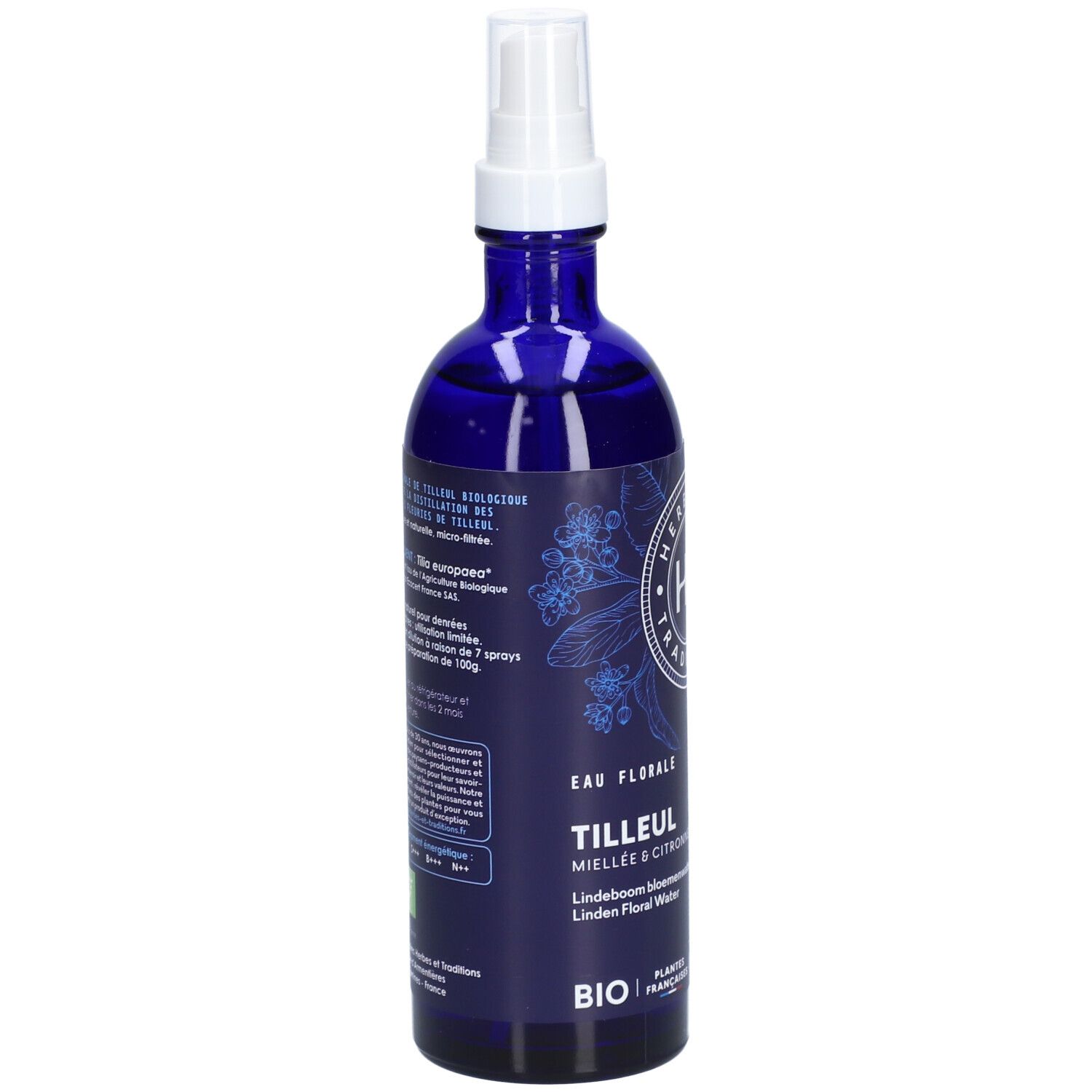 Flacon en verre bleu avec vaporisateur blanc. Étiquette avec informations produit et logo.