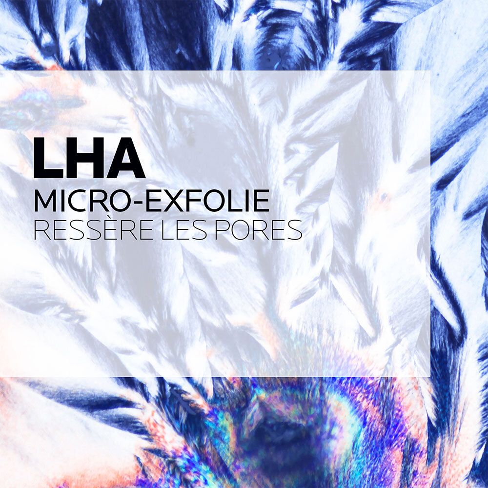 Texte sur fond bleu. Texte: LHA Micro-Exfolie, resserre les pores.