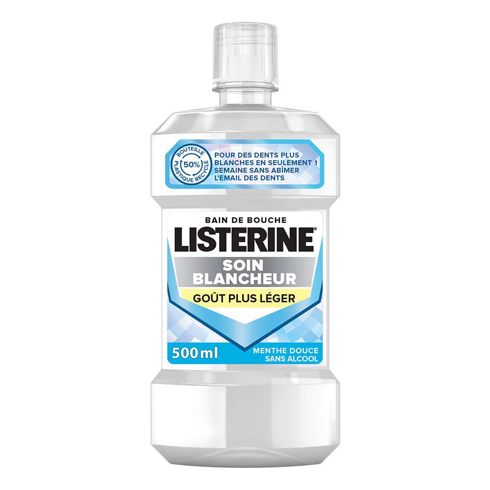 Zahnspülung-Flasche. Weißes Etikett mit Produktinformationen. Marke LISTERINE. 500 ml. Leichter Geschmack. Ohne Alkohol.
