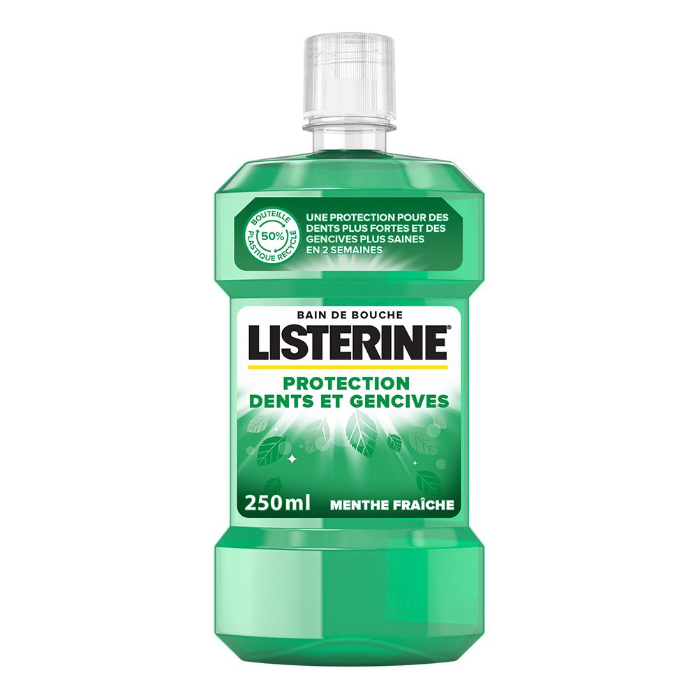 Bain de bouche LISTERINE® en bouteille verte. Inscription : PROTECTION DENTS ET GENCIVES, Menthe fraîche. 250 ml.