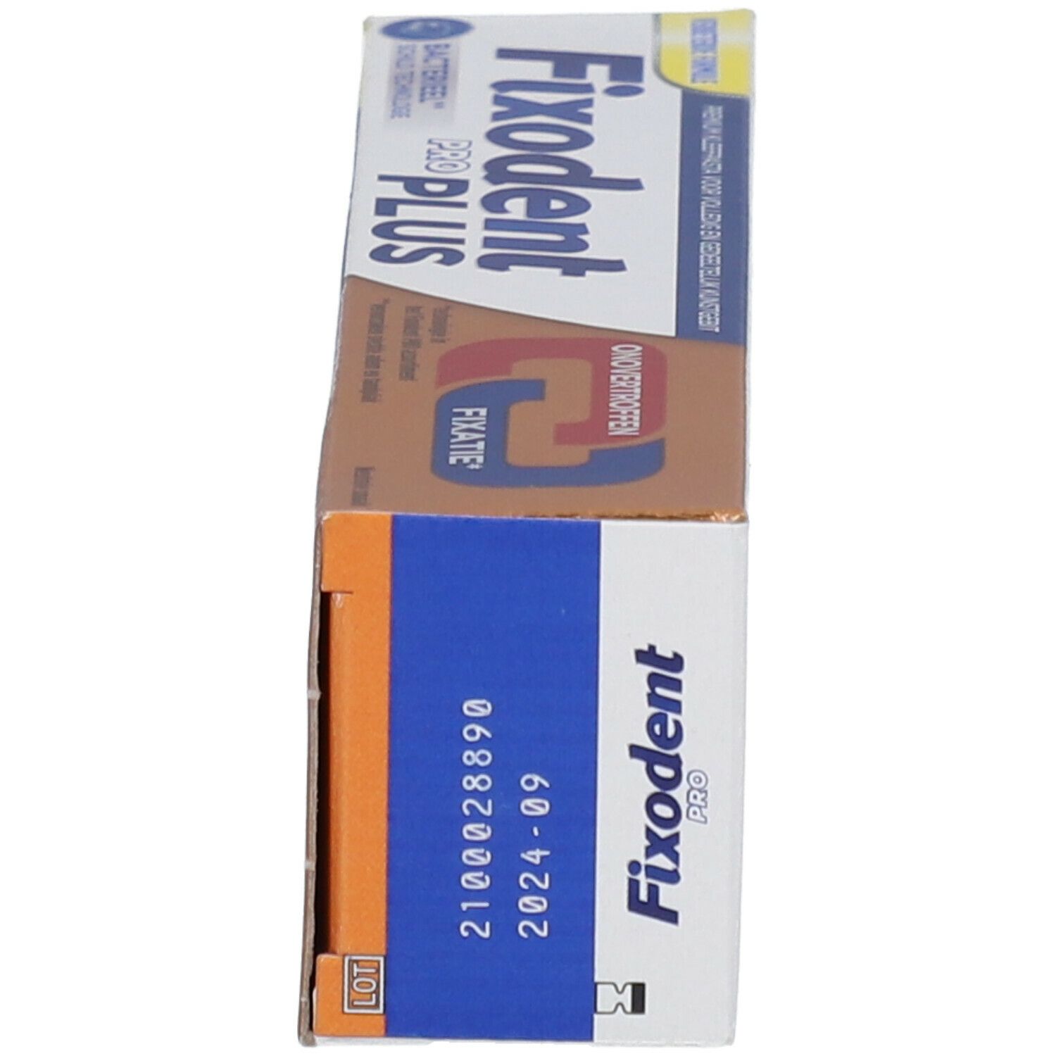 Emballage de crème adhésive pour prothèses dentaires. Boîte marron et blanche. Inscription: Fixodent Pro Plus. Date de péremption 2024-09.