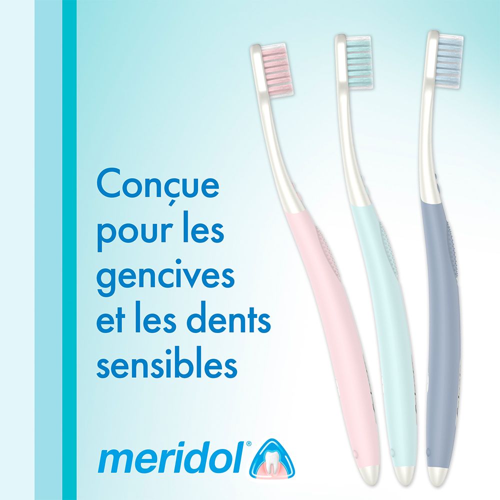Trois brosses à dents en rose, bleu et vert. Texte: Conçu pour les gencives et les dents sensibles. Marque: meridol.