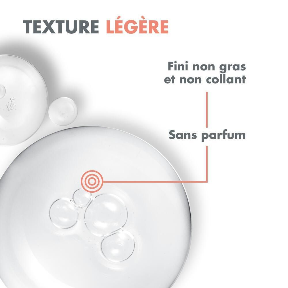 Gros plan sur la texture du sérum. Texte: Texture légère, fini non gras et non collant, sans parfum.