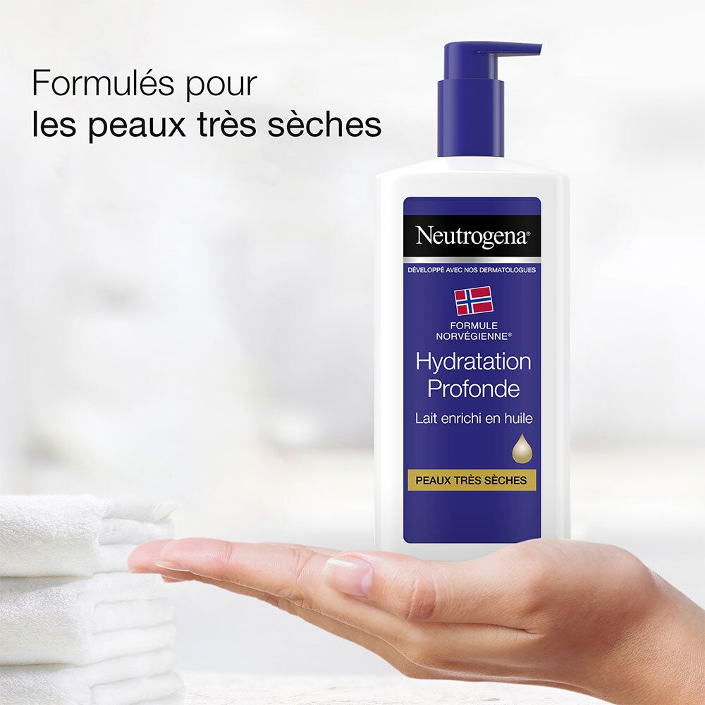Neutrogena® Formule Norvégienne® Hydratation Profonde. Flacon tenu en main. Texte : Formules pour les peaux très sèches.