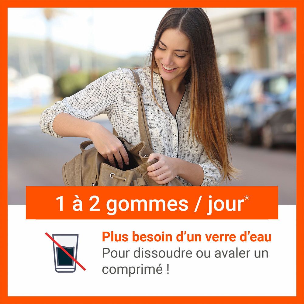 Femme sortant quelque chose de son sac. Texte : 1 à 2 gommes par jour. Plus besoin d'eau.