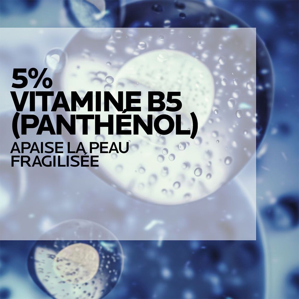 Image bleue avec bulles. Texte : 5% Vitamine B5 (Panthénol). Apaise la peau fragilisée.