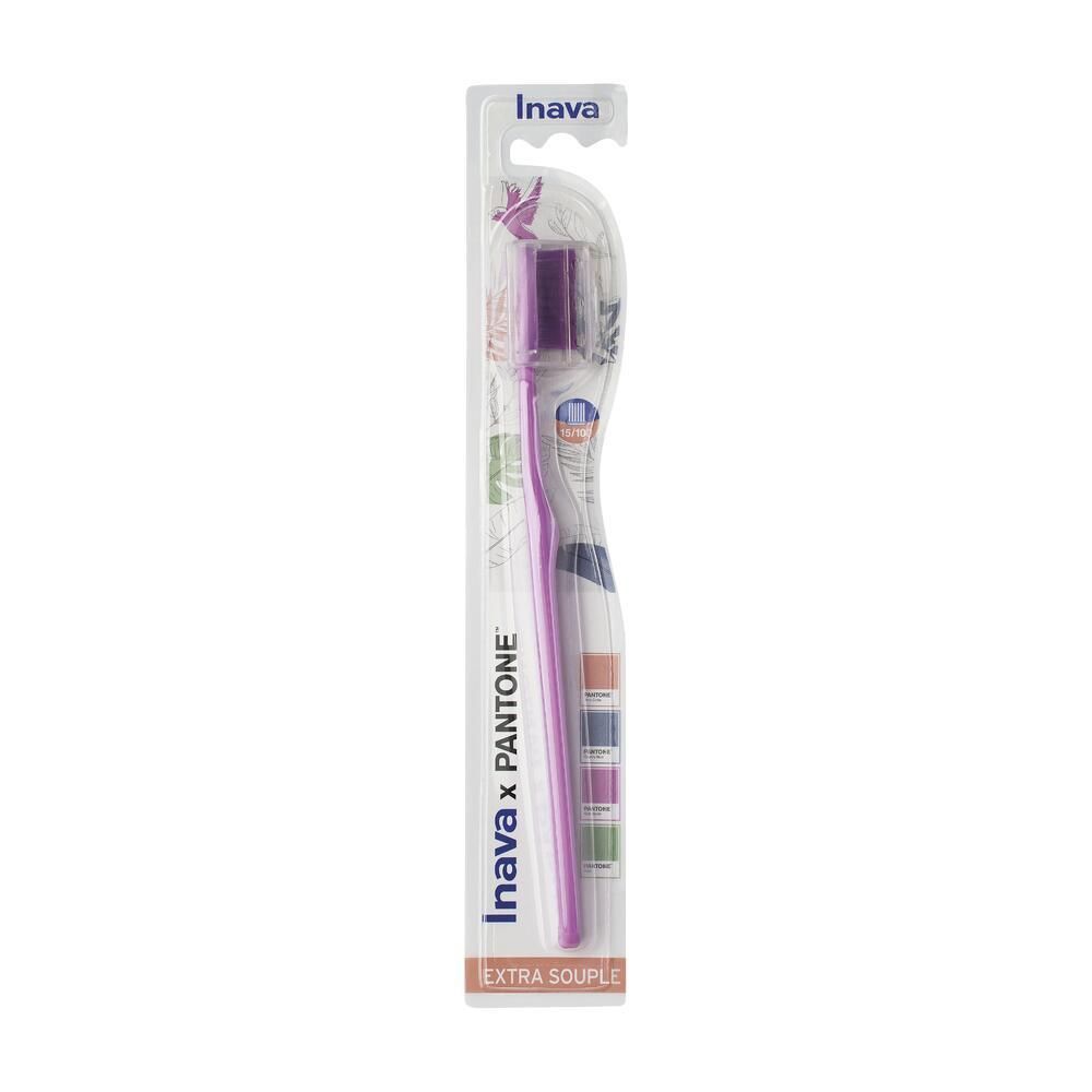 Brosse à dents emballée. Manche rose, soies violettes. Logo Inava x PANTONE. EXTRA SOUPLE.